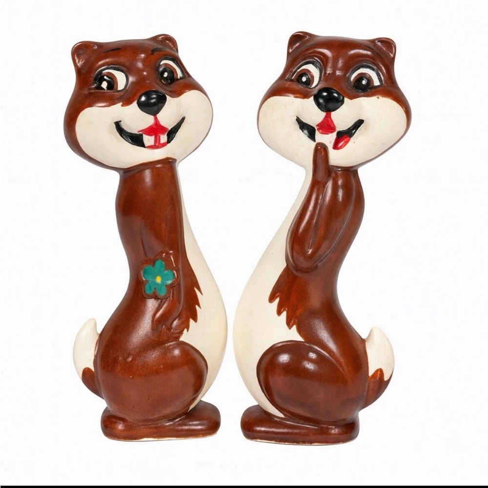 Vtg Salt & Pepper Shakers Ceramic Chipmunk Couple Brown White Retro Kitchen‎ MCM
